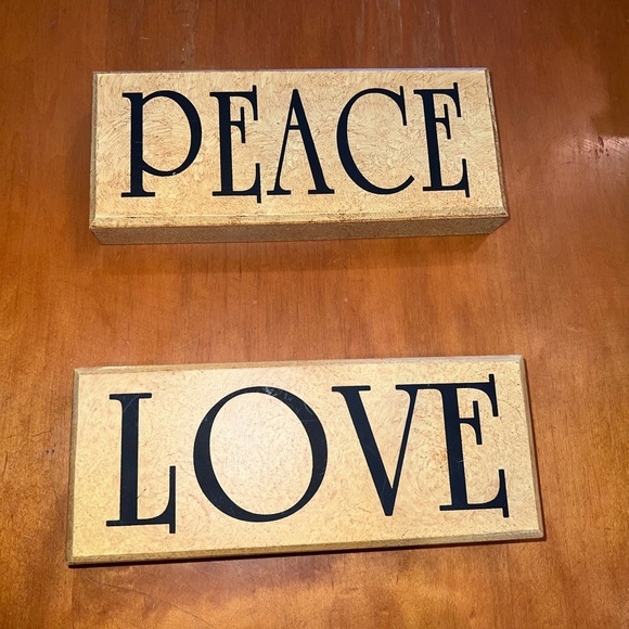 Peace and Love signs - Picture 1 of 6